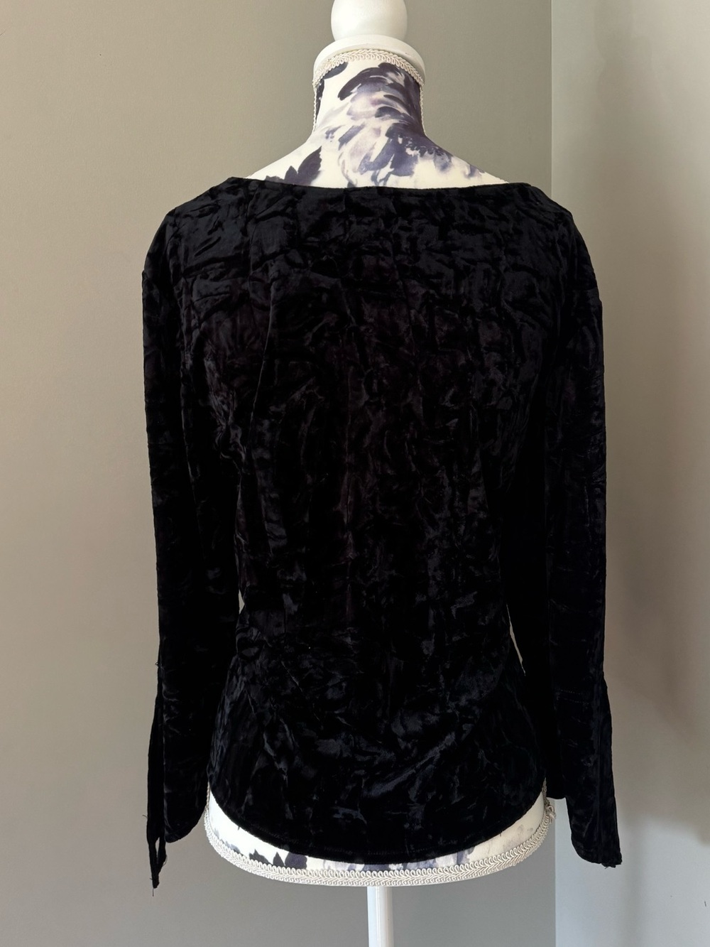 Vintage Scorpio Black Velvet V-Neck Blouse with Cut Out Flare Sleeves - Picture 3 of 6